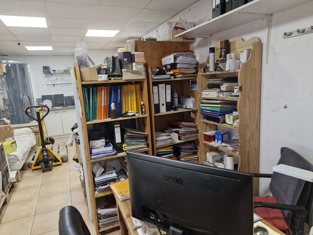 Commerce à MANDELIEU-LA-NAPOULE