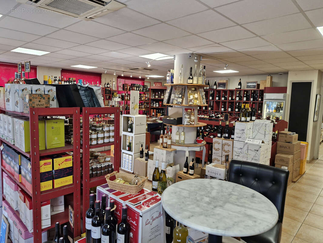 Commerce à MANDELIEU-LA-NAPOULE