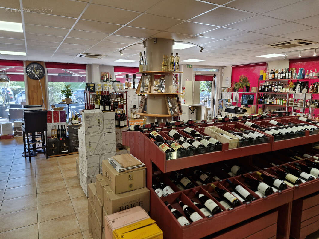 Commerce à MANDELIEU-LA-NAPOULE