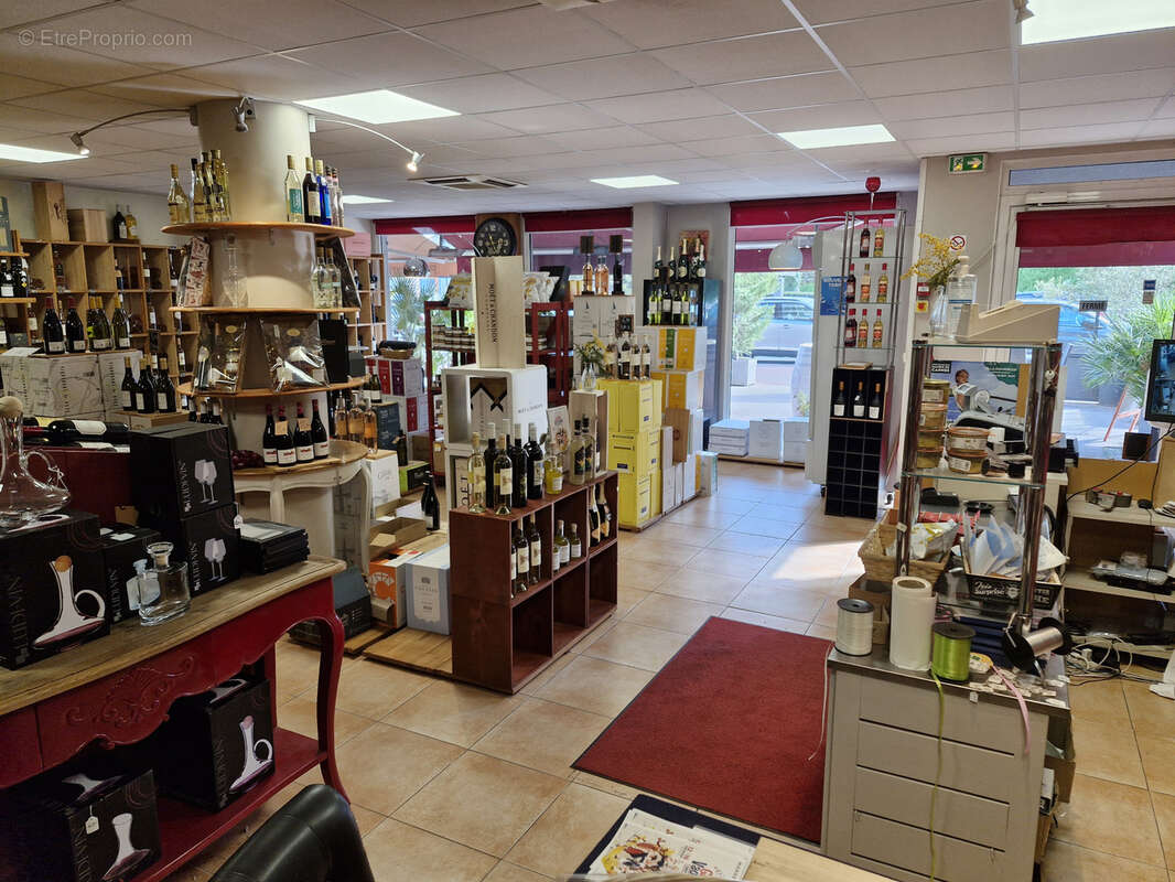 Commerce à MANDELIEU-LA-NAPOULE