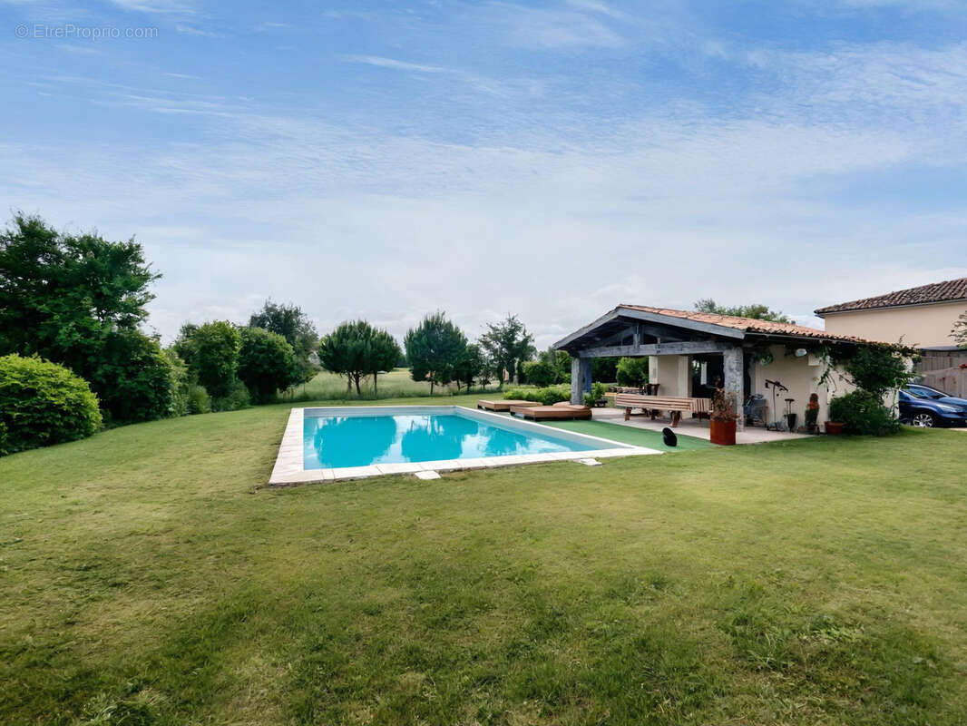 Maison à SALLES-DE-BARBEZIEUX