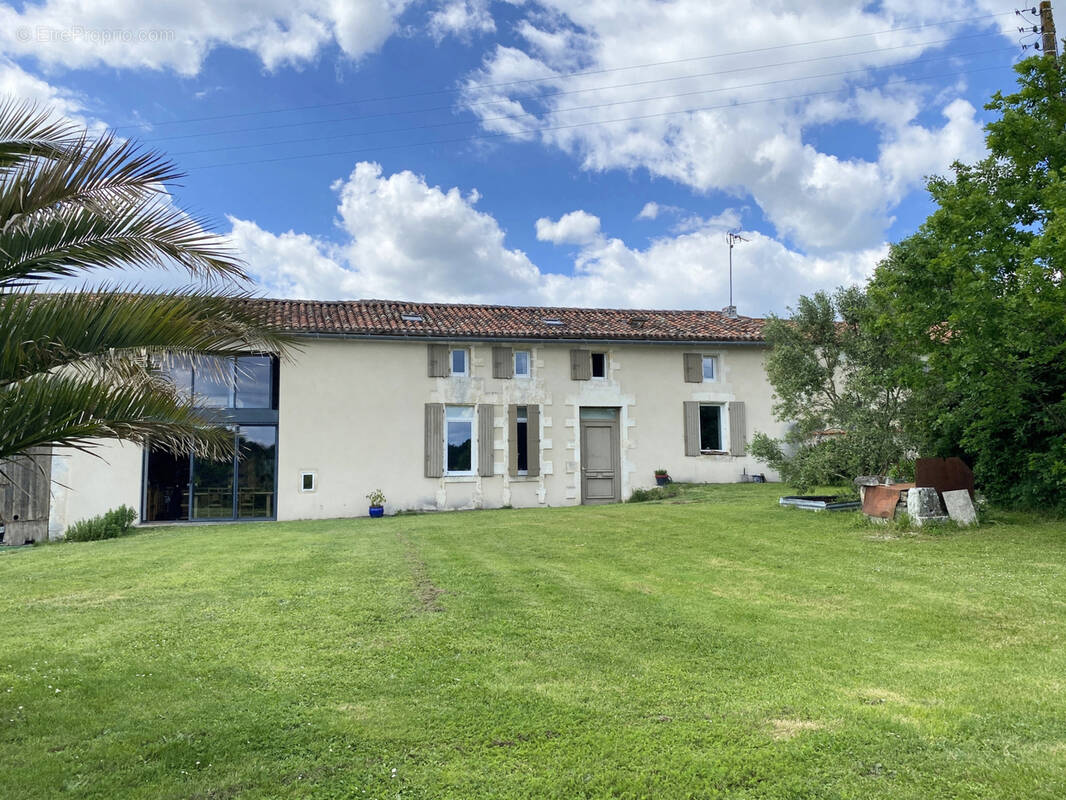 Maison à SALLES-DE-BARBEZIEUX