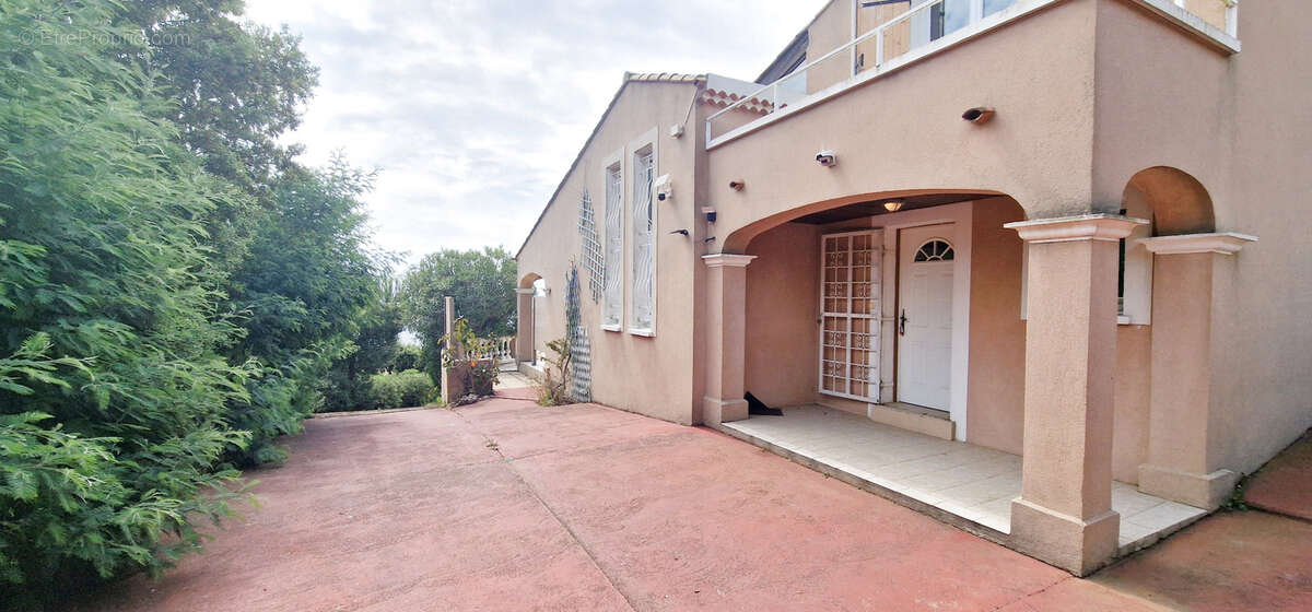 Maison à LES ISSAMBRES