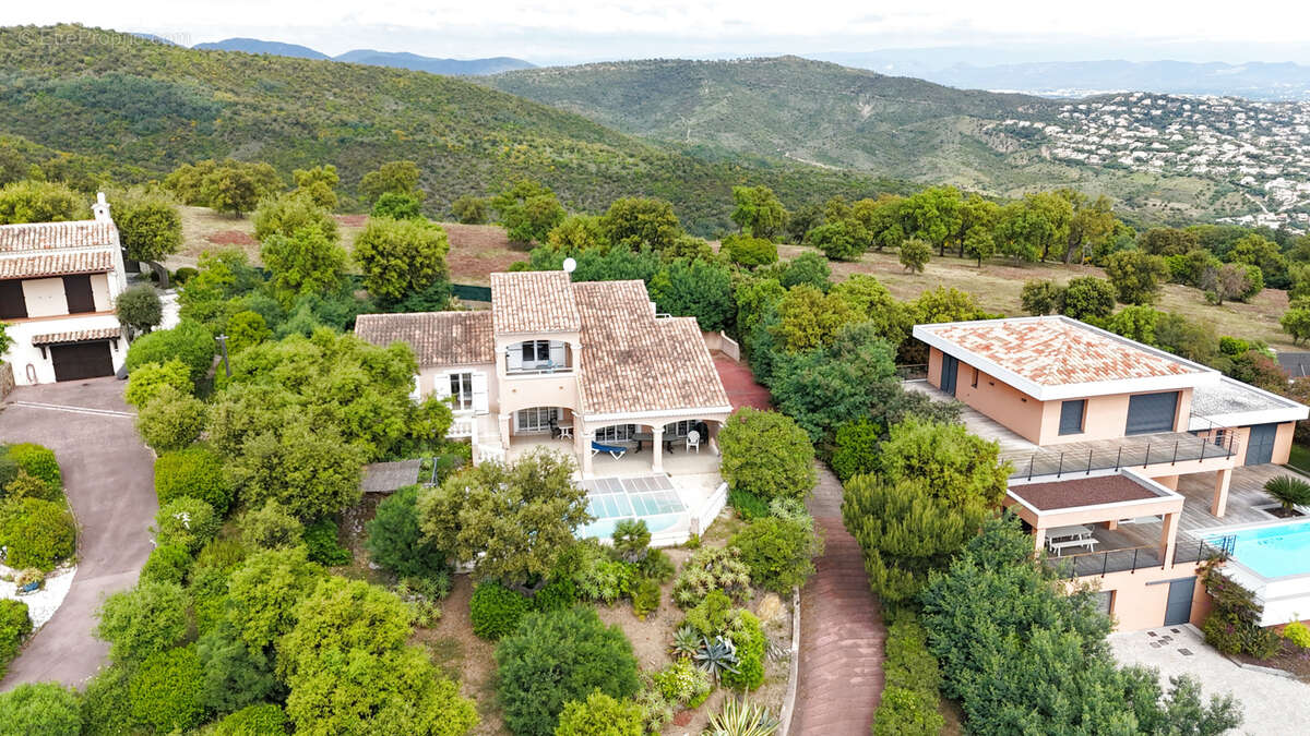 Maison à LES ISSAMBRES