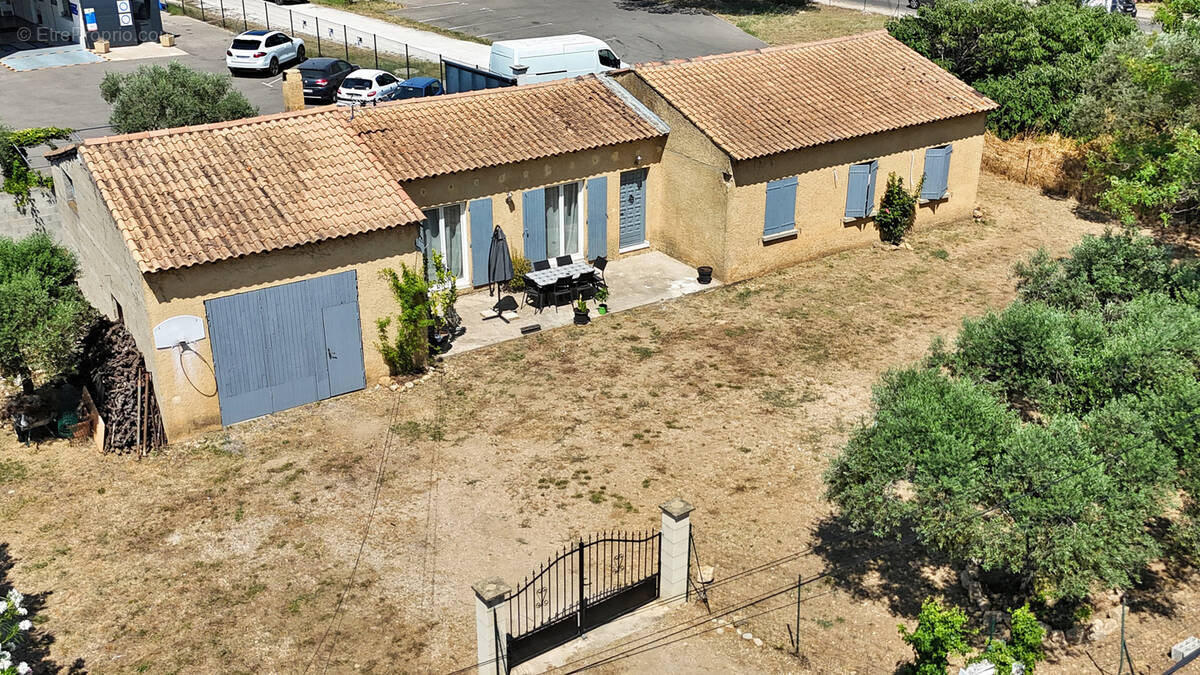 Maison à SAINTE-CECILE-LES-VIGNES