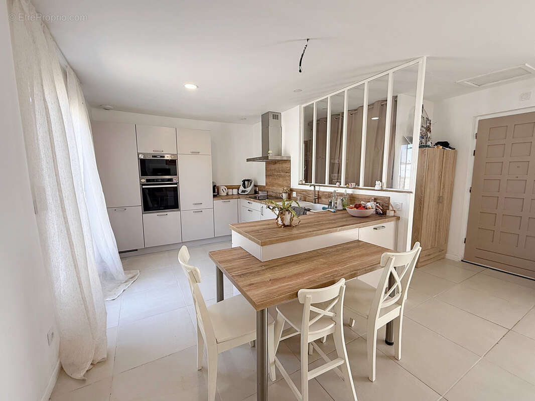 Maison à SAINTE-CECILE-LES-VIGNES