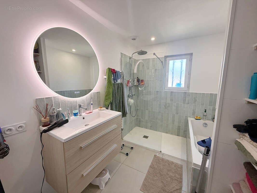 Maison à SAINTE-CECILE-LES-VIGNES