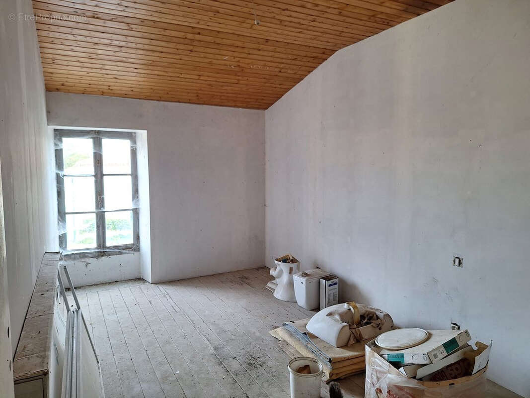 Maison à BOURNEZEAU