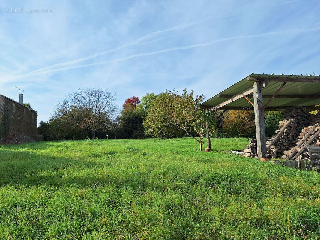 Maison à BOURNEZEAU