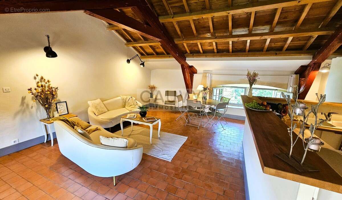 Appartement à LAUDUN-L&#039;ARDOISE