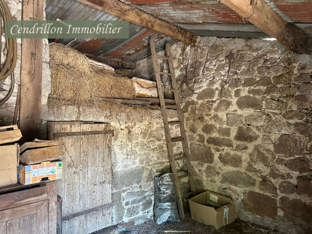 Maison à SAUVIAT-SUR-VIGE