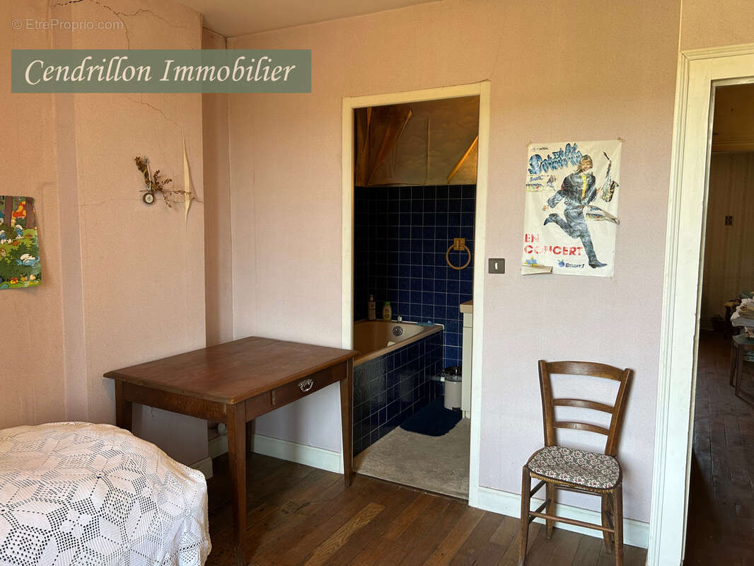 Maison à SAUVIAT-SUR-VIGE