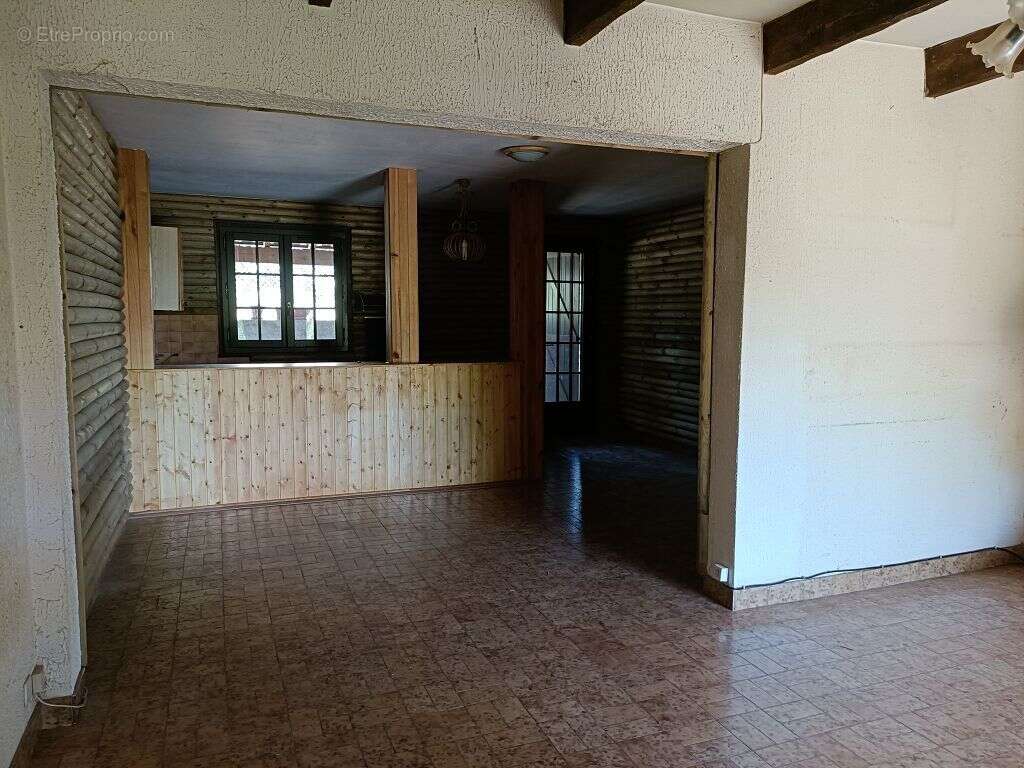 Maison à ARTIGNOSC-SUR-VERDON