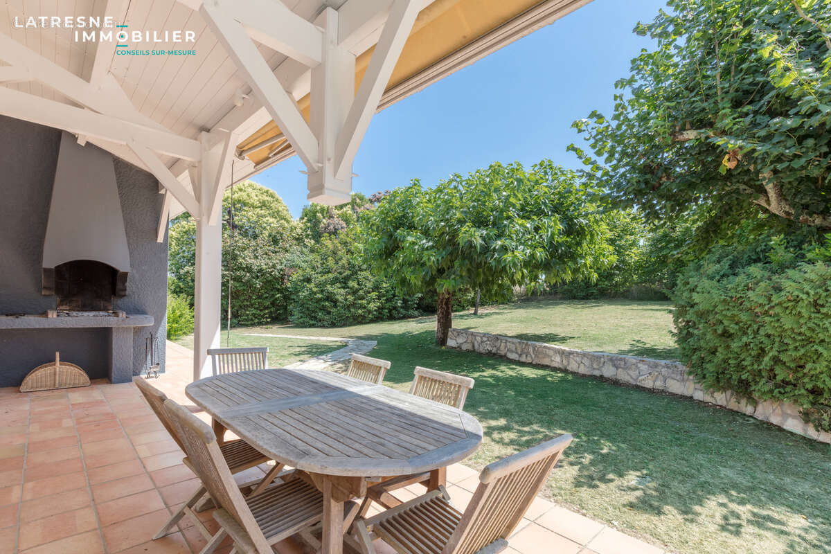 Maison à CAMBLANES-ET-MEYNAC