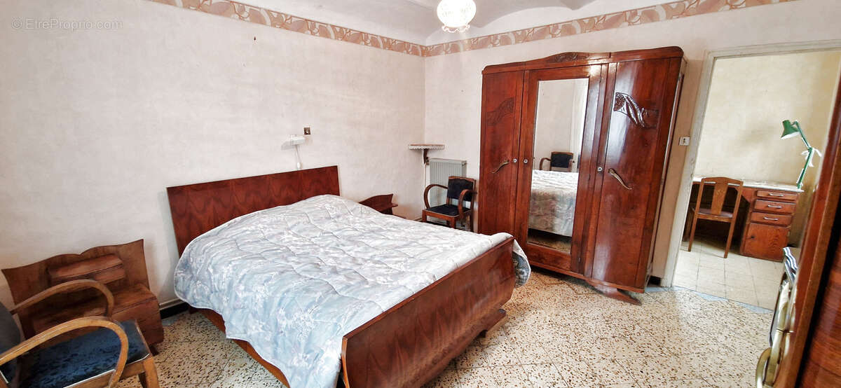 Maison à SAINT-JULIEN-LES-ROSIERS