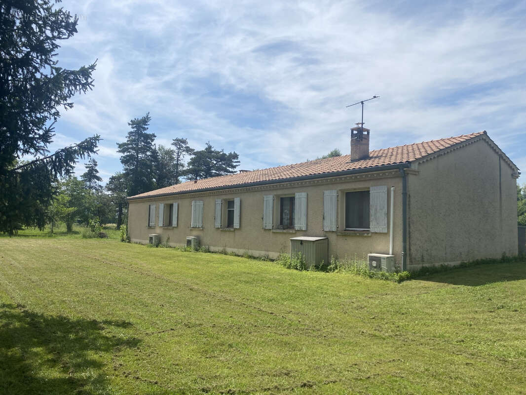 Maison à LABRUGUIERE