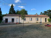 Maison à LABRUGUIERE