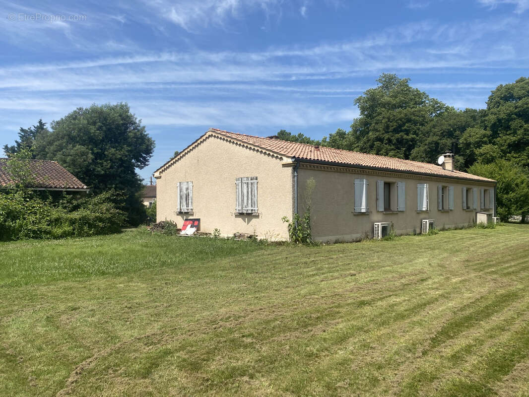 Maison à LABRUGUIERE