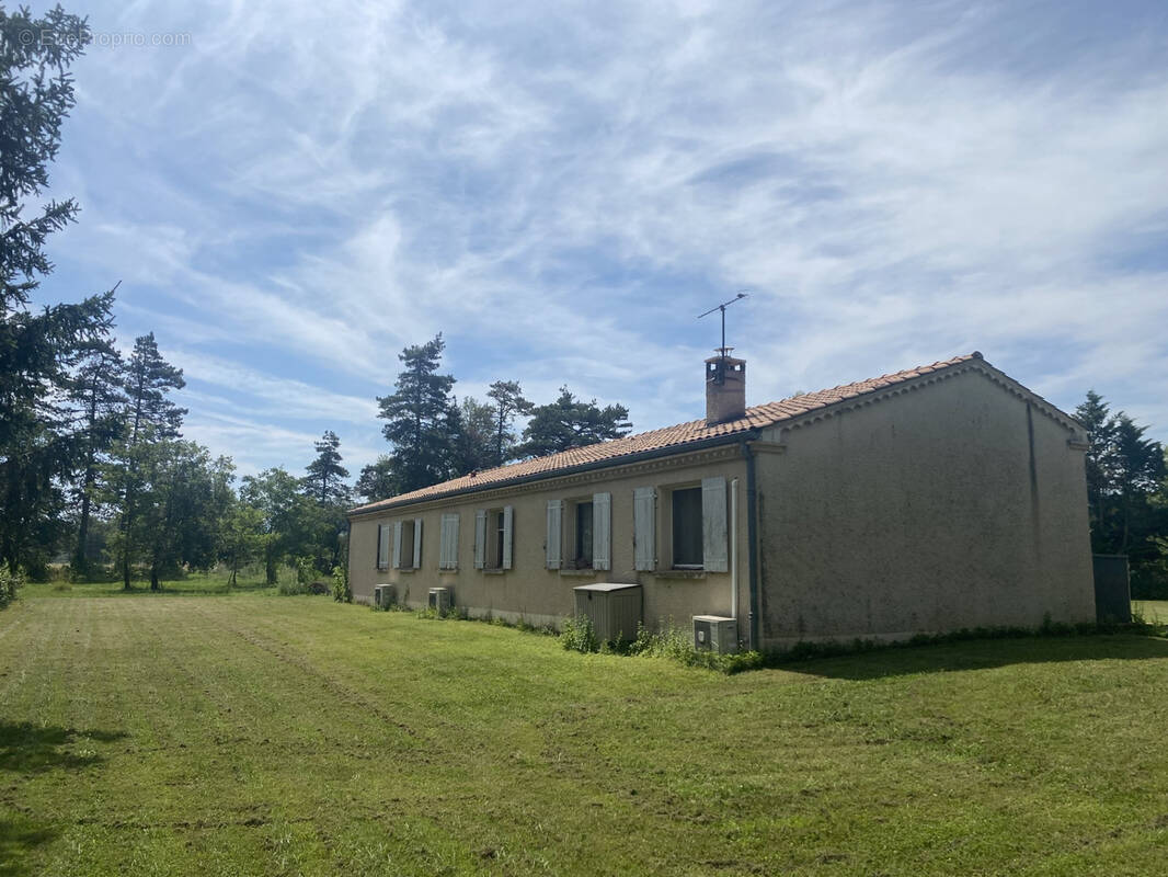Maison à LABRUGUIERE