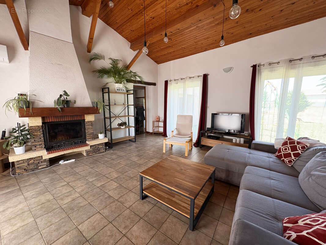 Maison à SAINT-CLAR-DE-RIVIERE