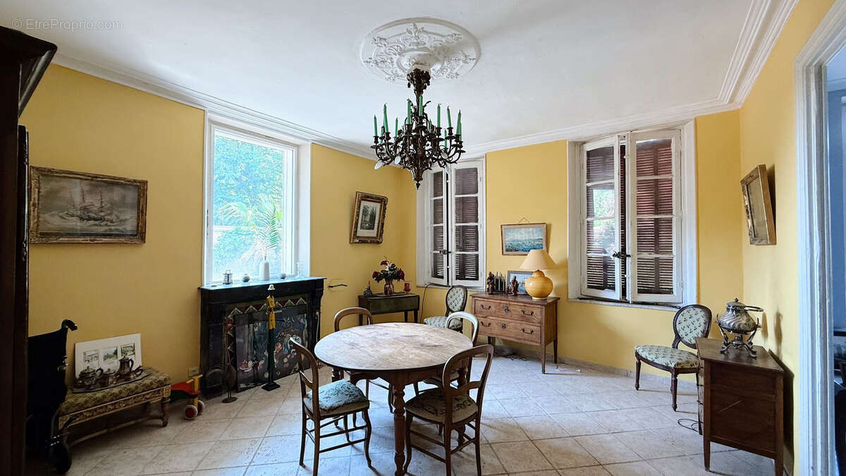 Maison à LA VALETTE-DU-VAR