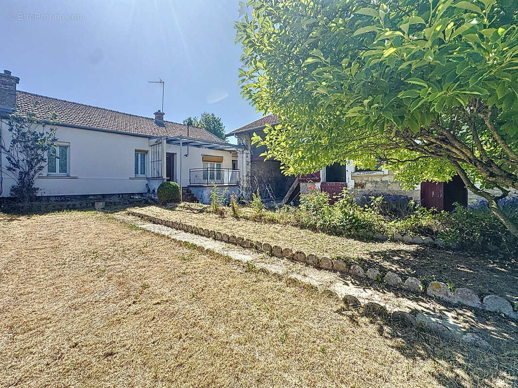 Maison à CAUROY-LES-HERMONVILLE