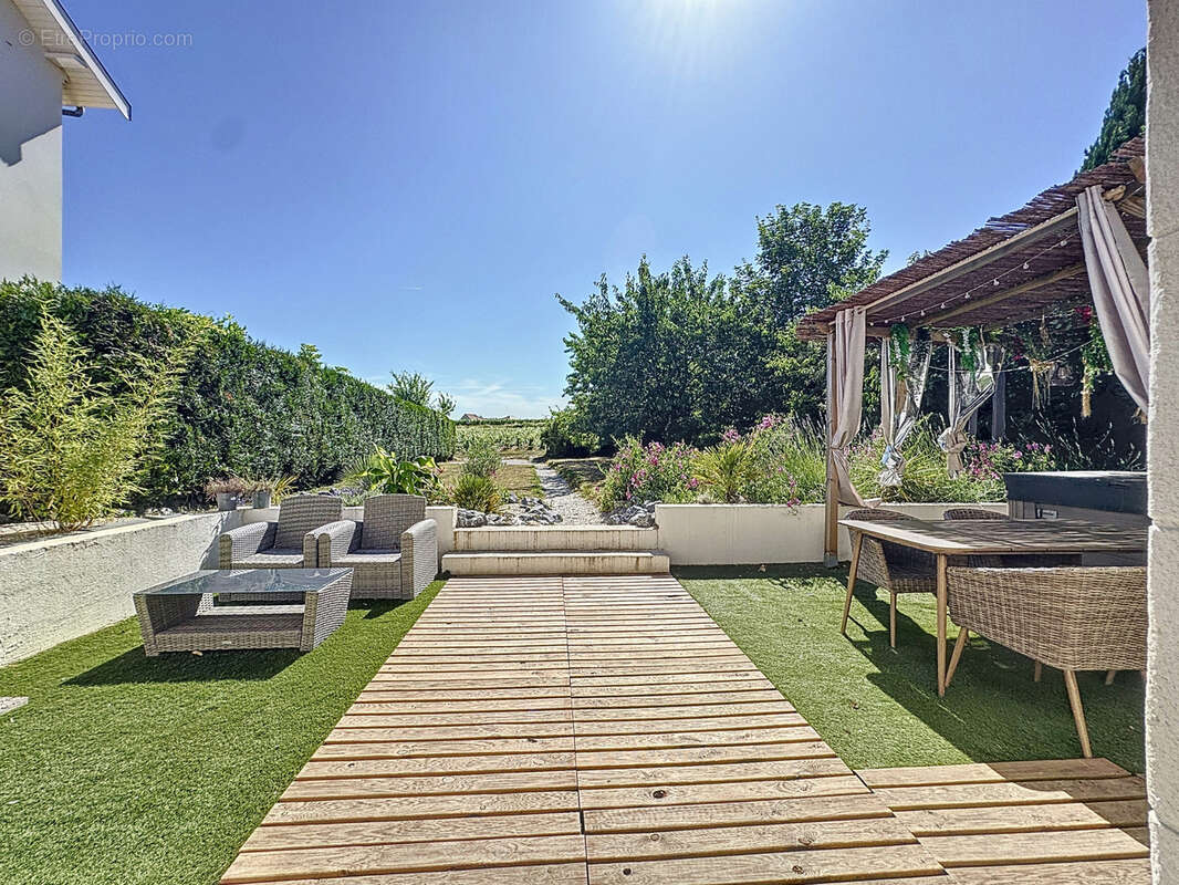 Maison à CAUROY-LES-HERMONVILLE