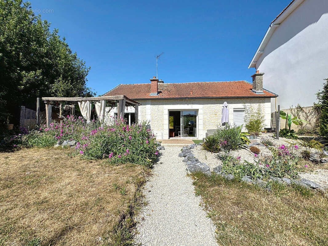 Maison à CAUROY-LES-HERMONVILLE
