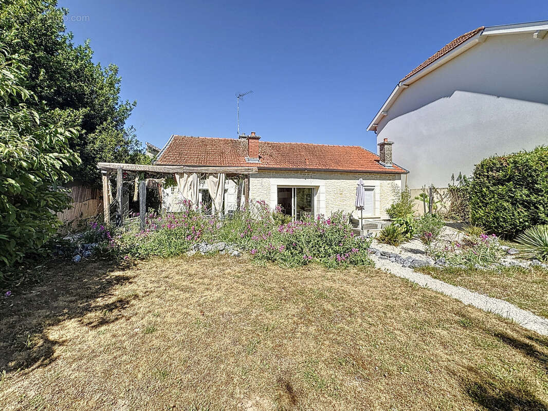 Maison à CAUROY-LES-HERMONVILLE