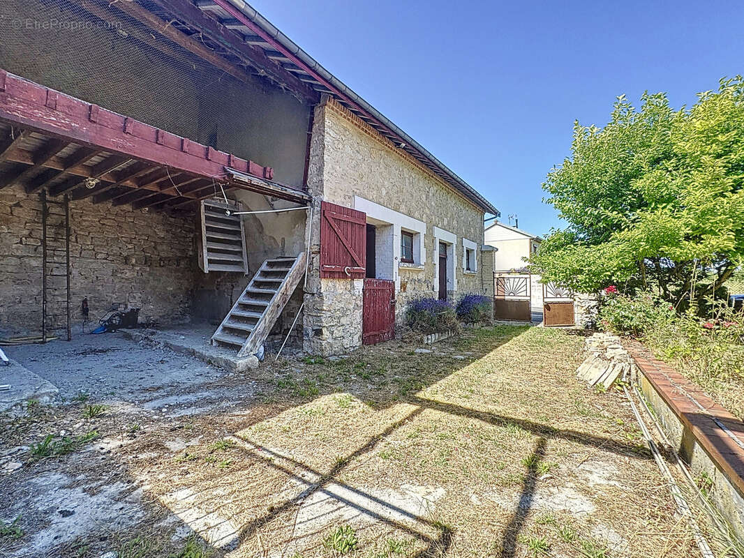 Maison à CAUROY-LES-HERMONVILLE