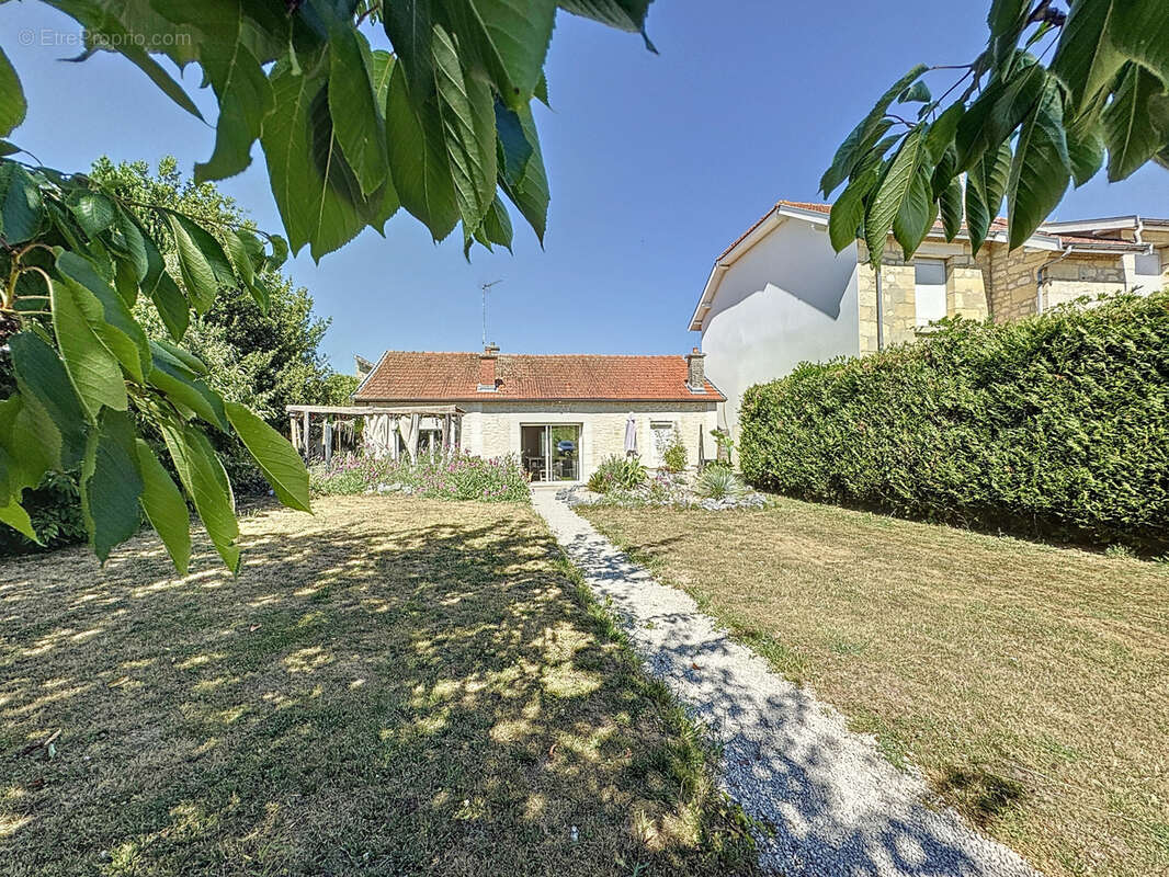 Maison à CAUROY-LES-HERMONVILLE