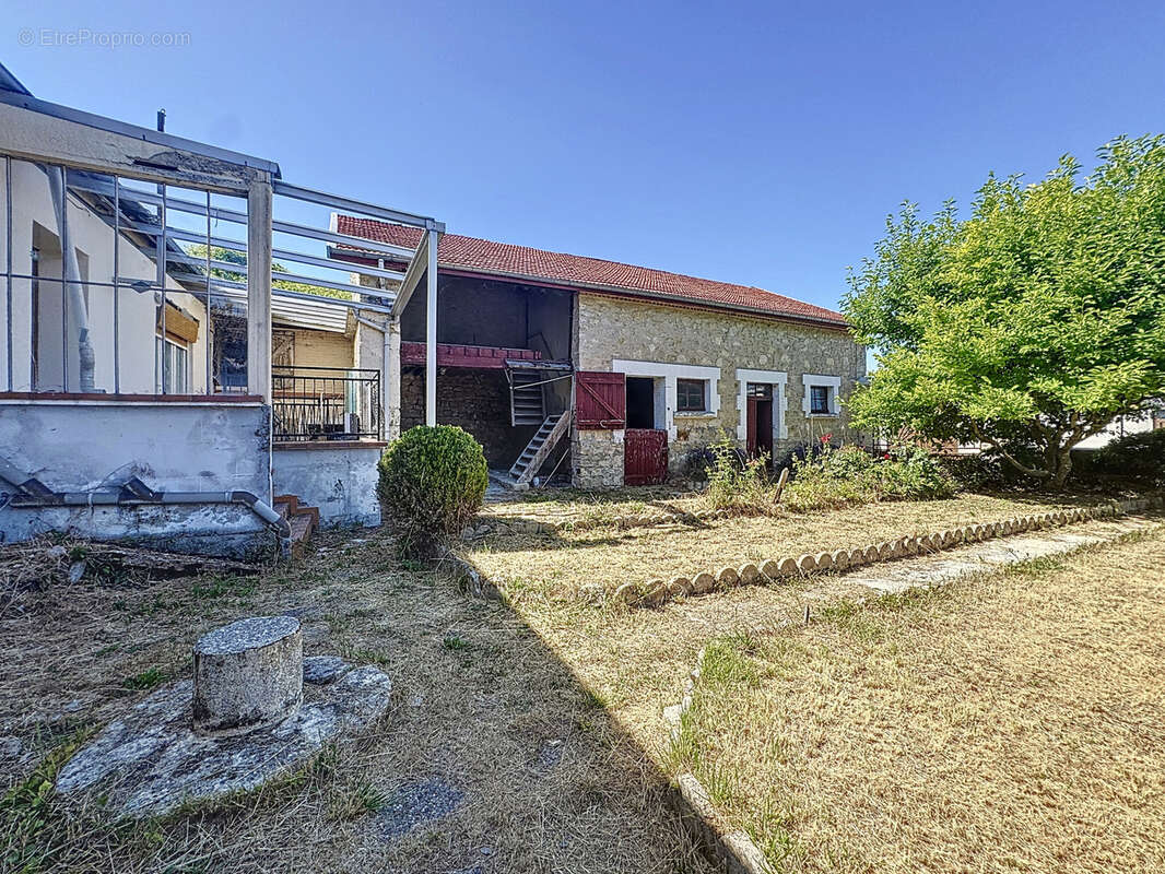 Maison à CAUROY-LES-HERMONVILLE