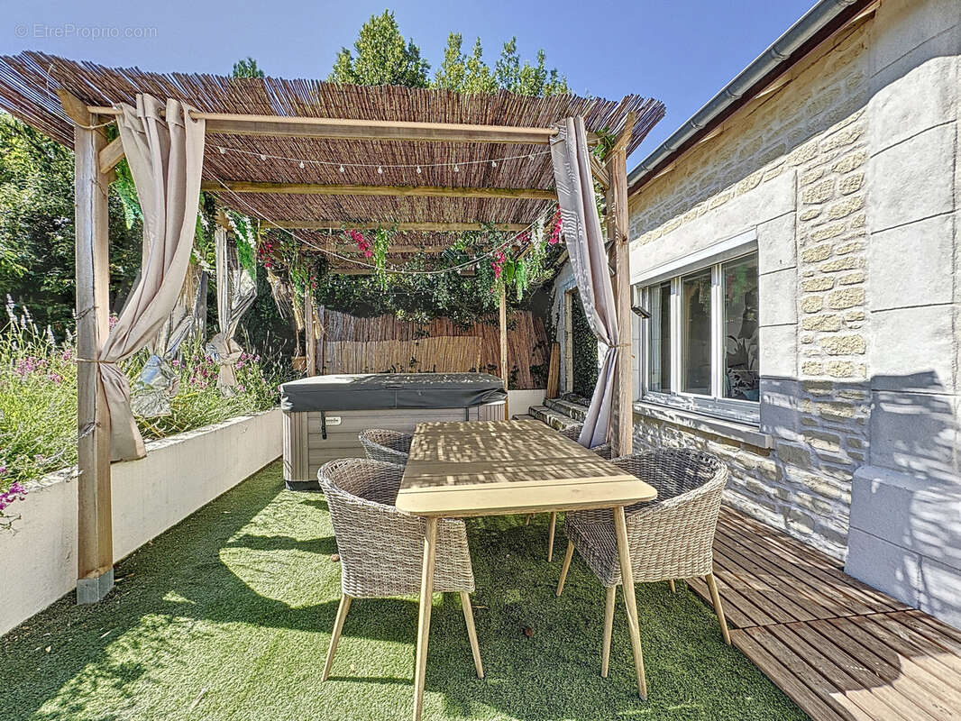 Maison à CAUROY-LES-HERMONVILLE