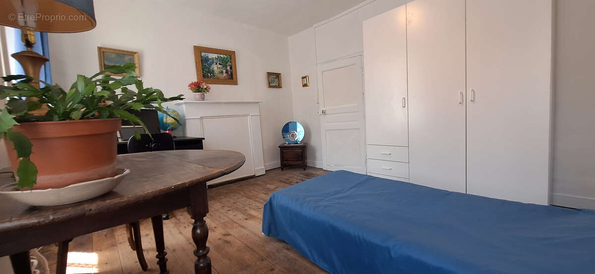 Commerce à LA CHEZE