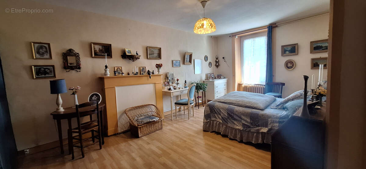 Commerce à LA CHEZE