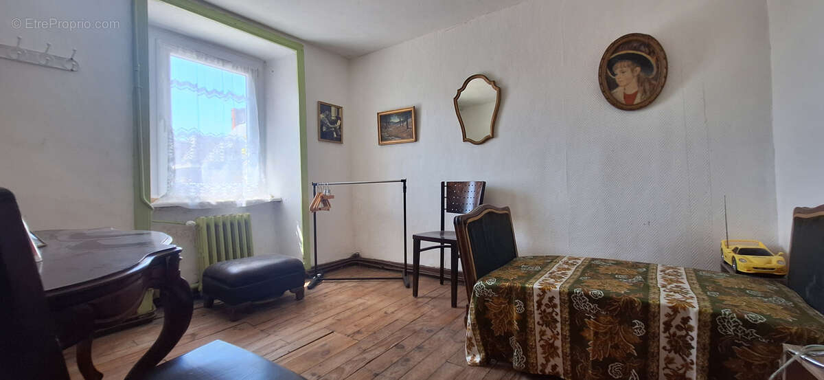 Commerce à LA CHEZE