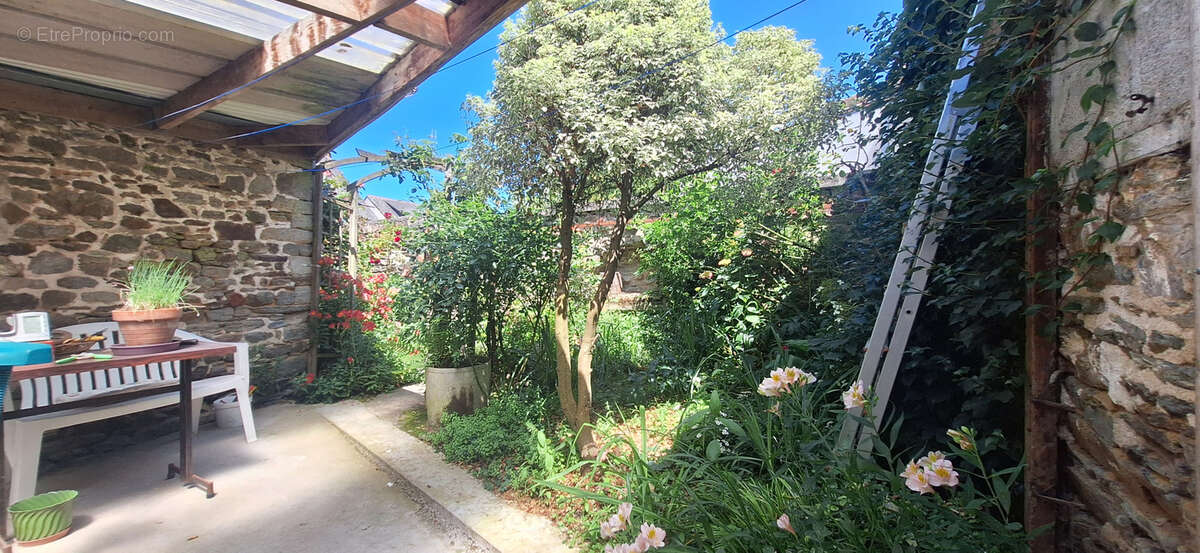 Commerce à LA CHEZE