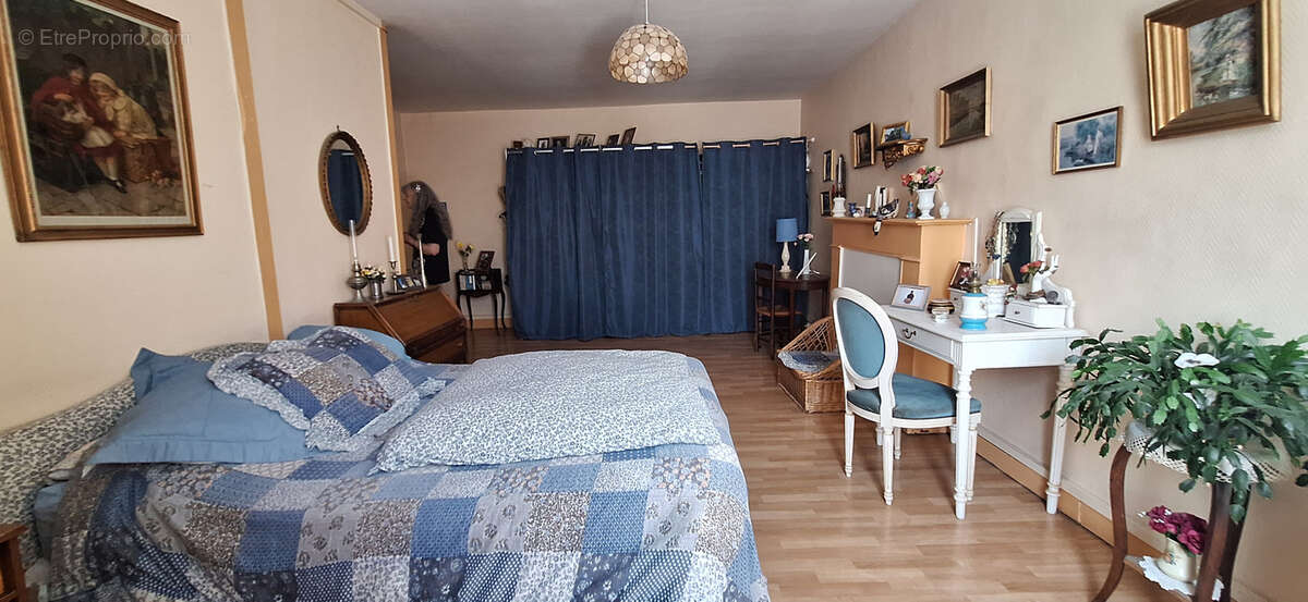 Commerce à LA CHEZE