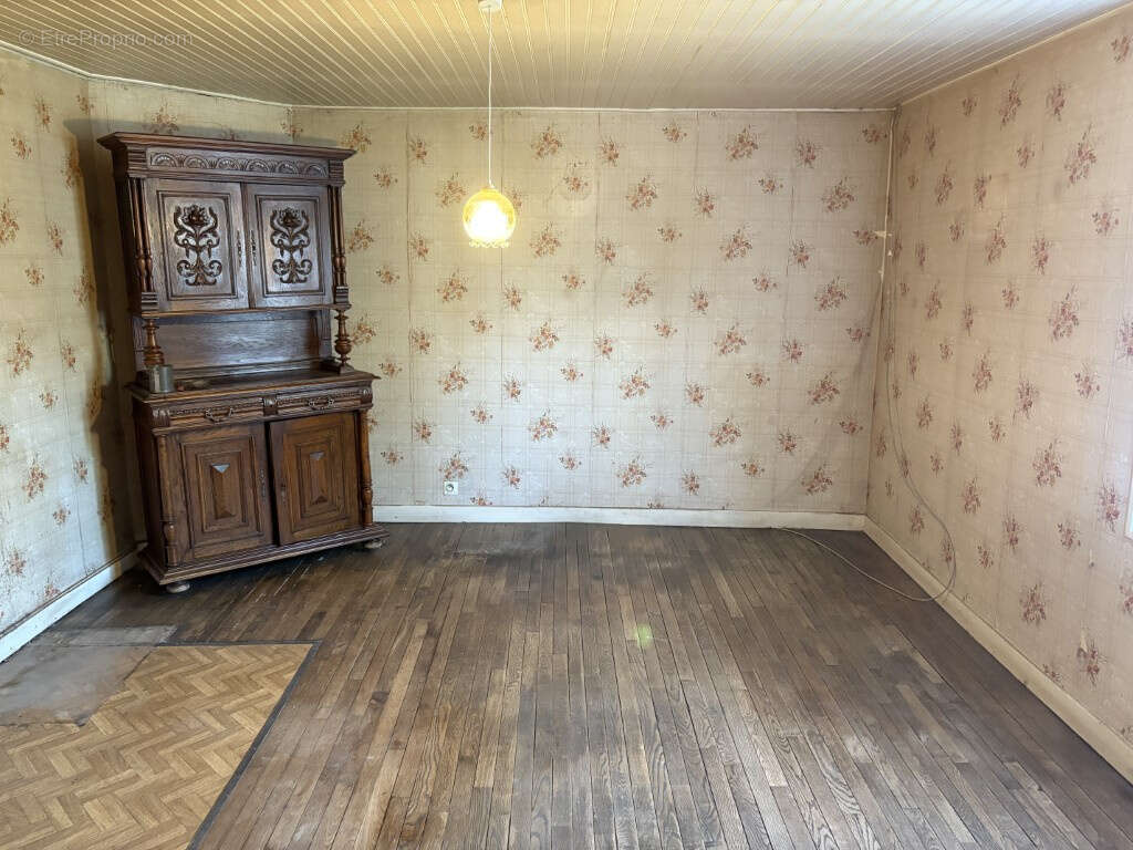 Maison à SEGUR-LE-CHATEAU