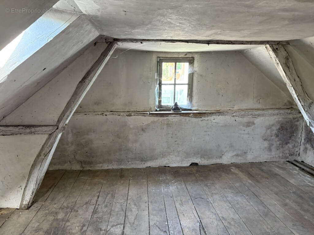 Maison à SEGUR-LE-CHATEAU