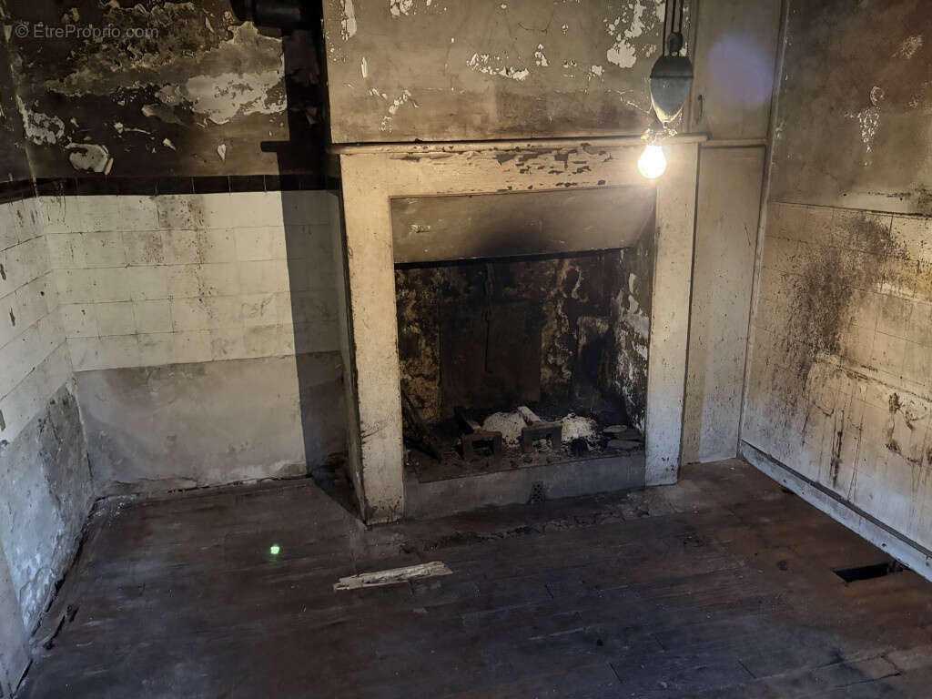 Maison à SEGUR-LE-CHATEAU