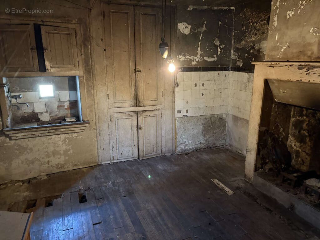 Maison à SEGUR-LE-CHATEAU