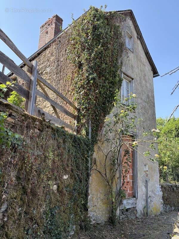 Maison à SEGUR-LE-CHATEAU