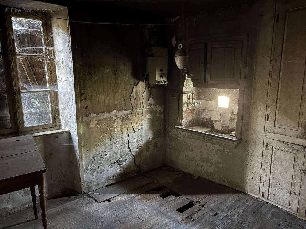 Maison à SEGUR-LE-CHATEAU