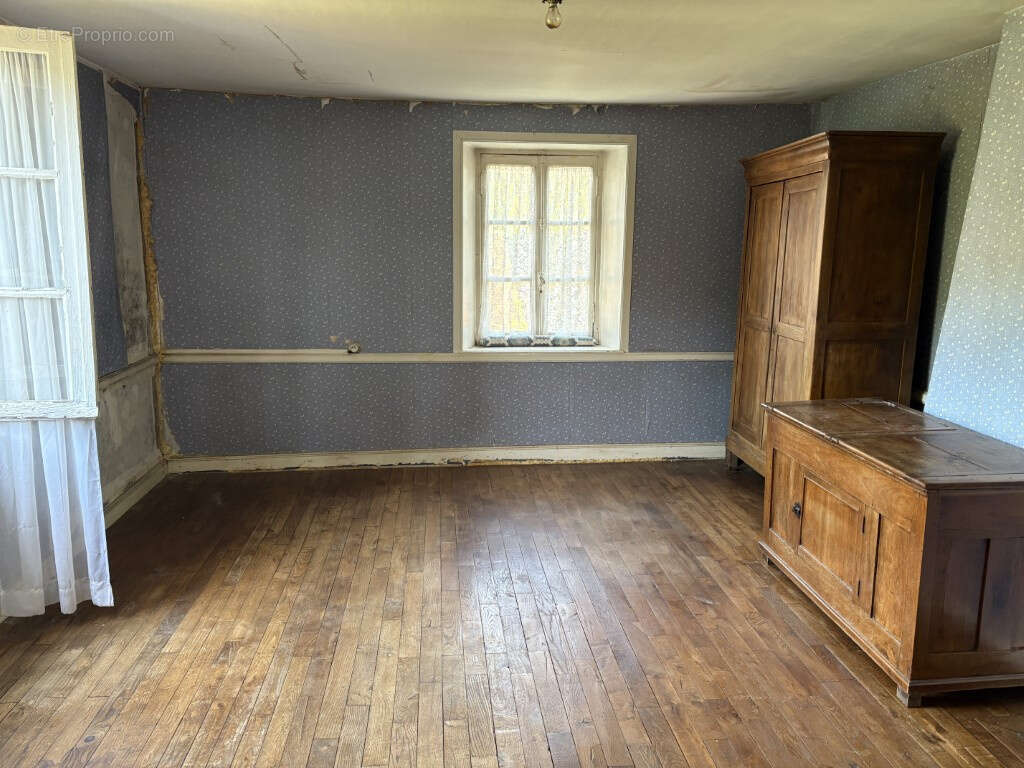 Maison à SEGUR-LE-CHATEAU