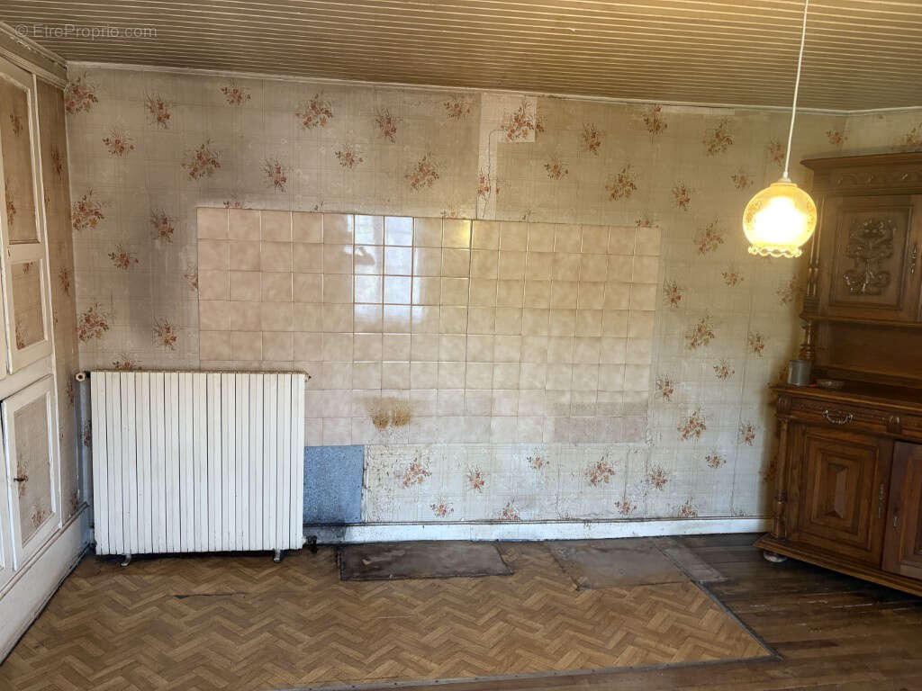 Maison à SEGUR-LE-CHATEAU