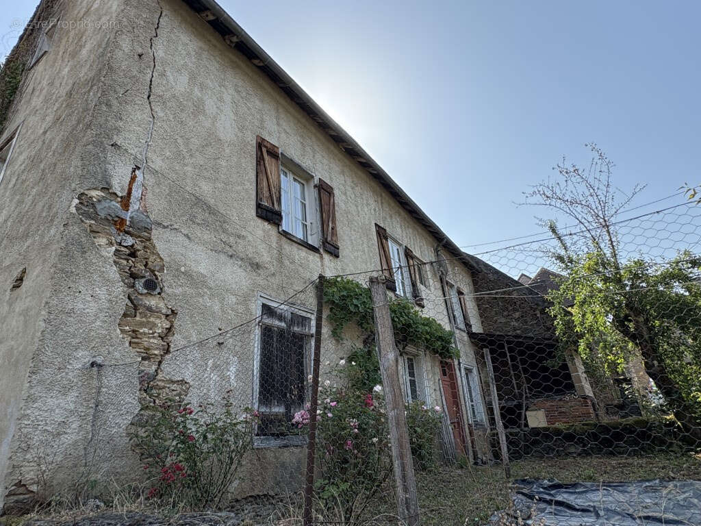 Maison à SEGUR-LE-CHATEAU