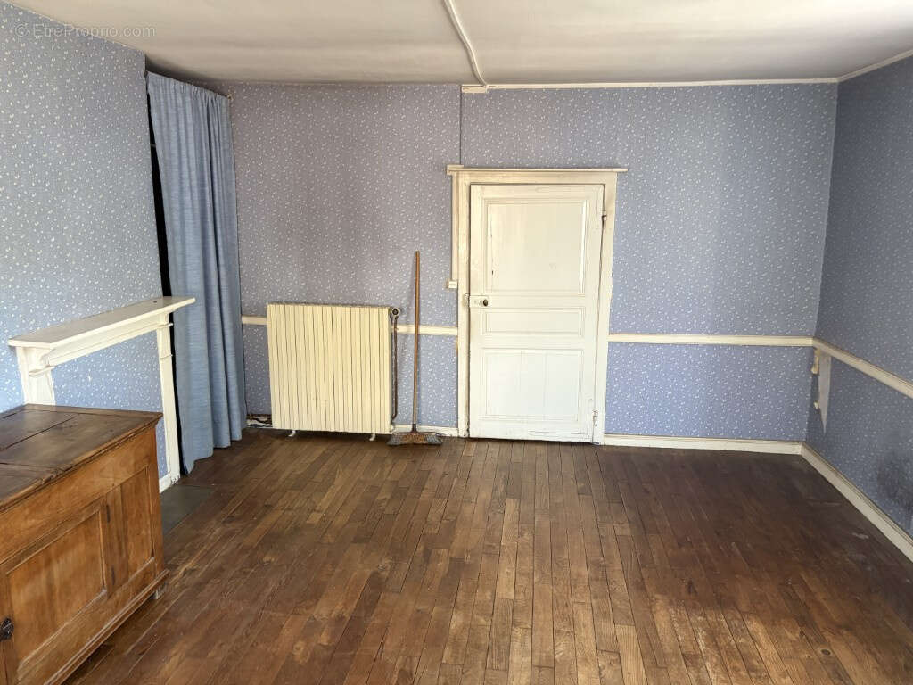 Maison à SEGUR-LE-CHATEAU