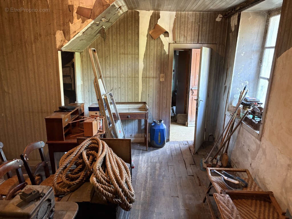 Maison à SEGUR-LE-CHATEAU