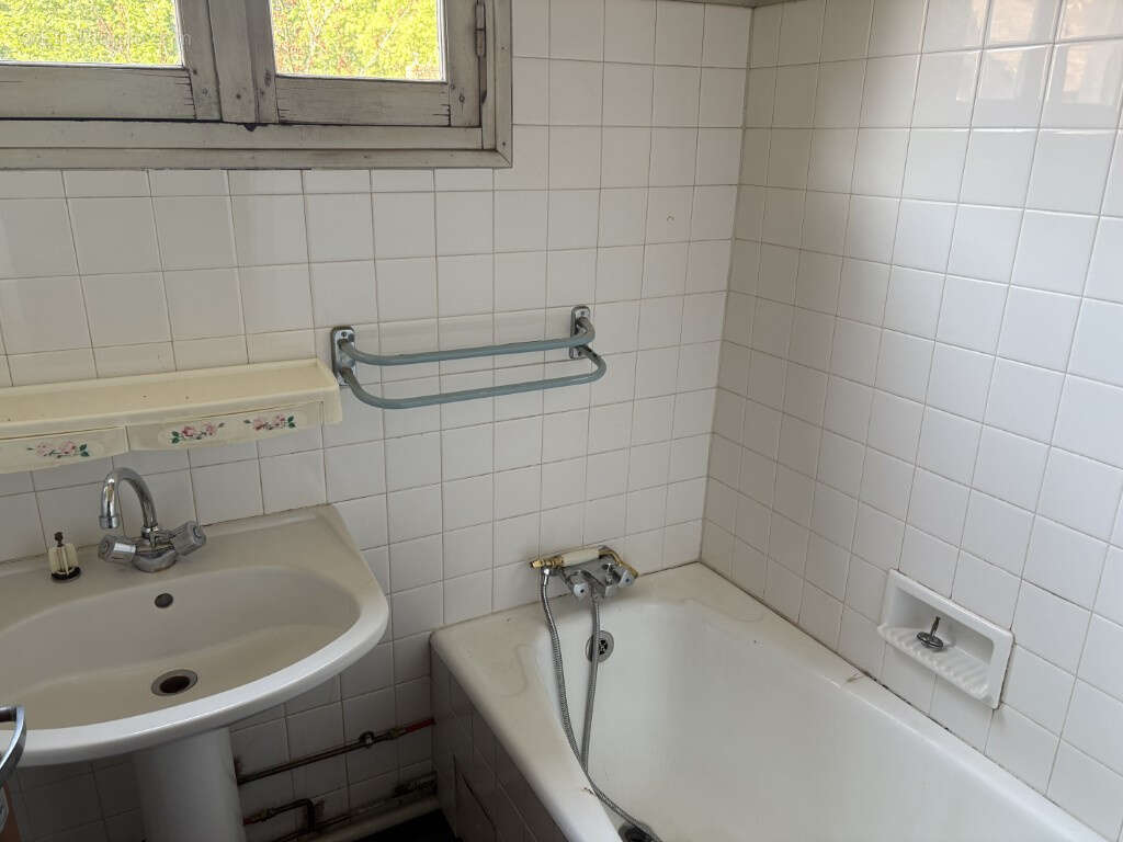 Maison à SEGUR-LE-CHATEAU